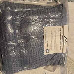 AmyHomie Bamboo Cooling Blanket
